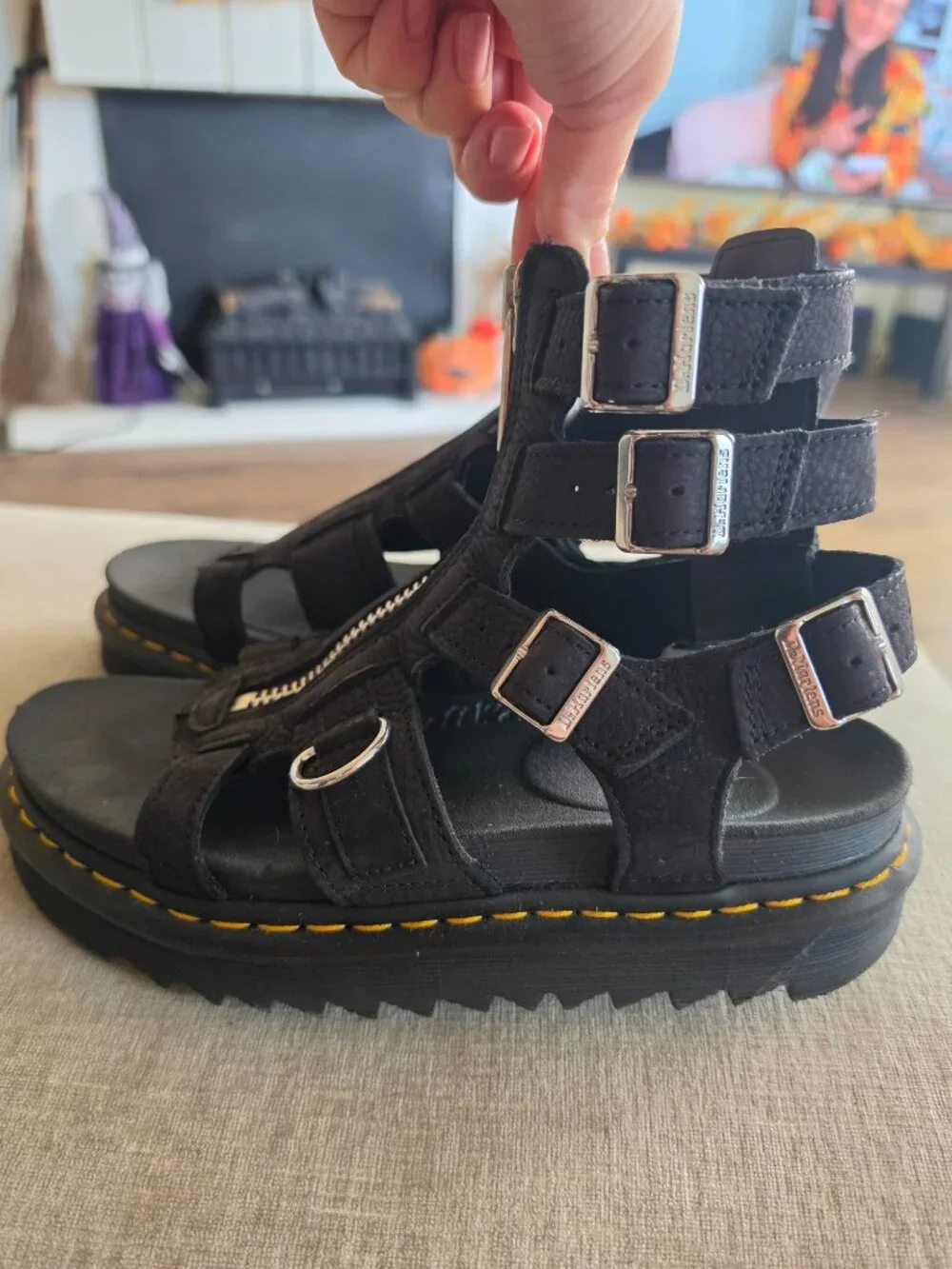 Dr. Martens Olson Black Leather Gladiator Zip Sandals Women’s 9